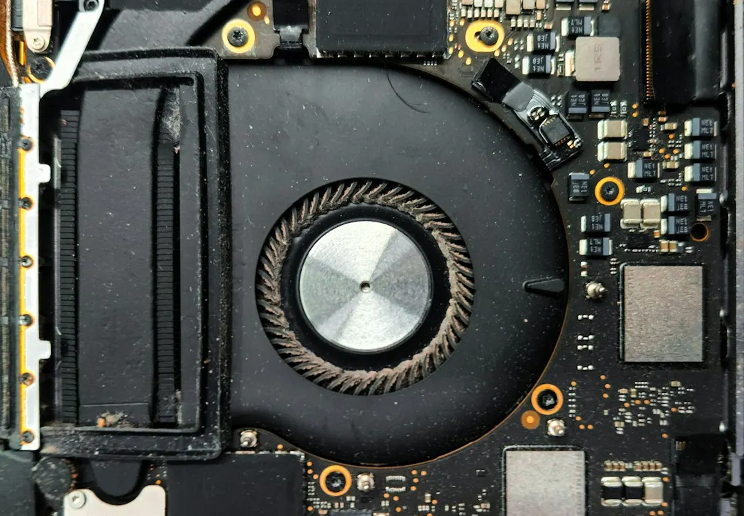 Kipas Laptop Berisik: Cara Membedakan Debu, Getaran, dan Kerusakan