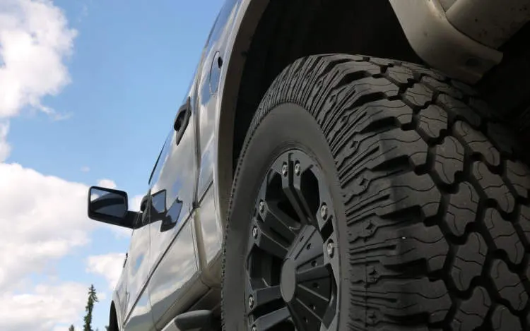 How to Choose the Right Tires for My Car or Motorcycle?